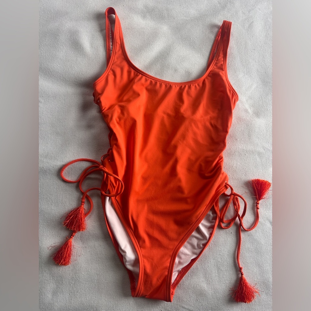 VINCE CAMUTO One Piece Swimsuit Scoop Neck Lace-Up Sides Tassles | size M NWOT